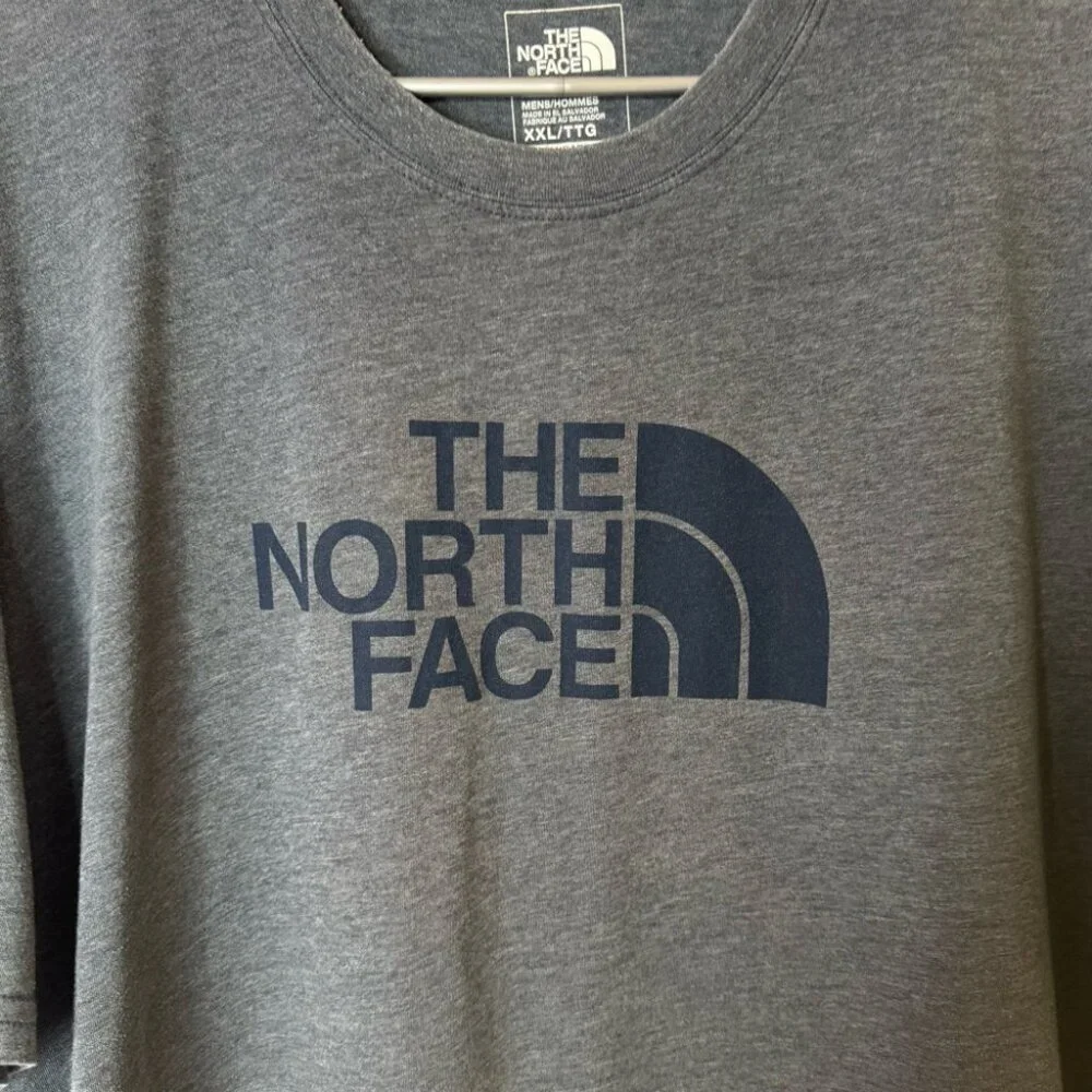 The North Face Men's Gray T-Shirt blue logo comfy lightweight tee top graphic